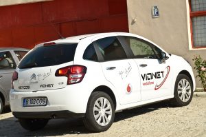 colantare masini partener vodafone